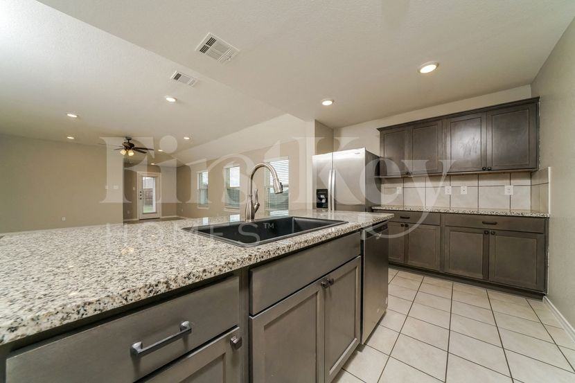 407 Milo Way - Photo 6 of 15