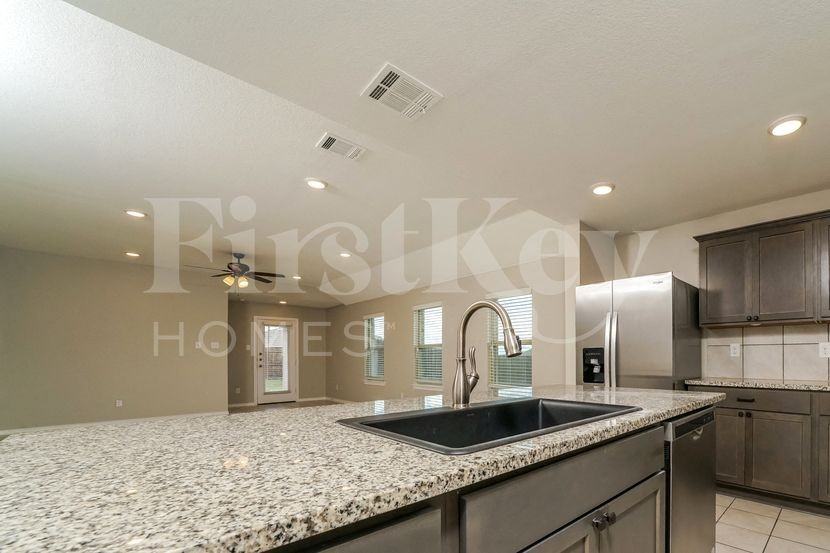 407 Milo Way - Photo 7 of 15