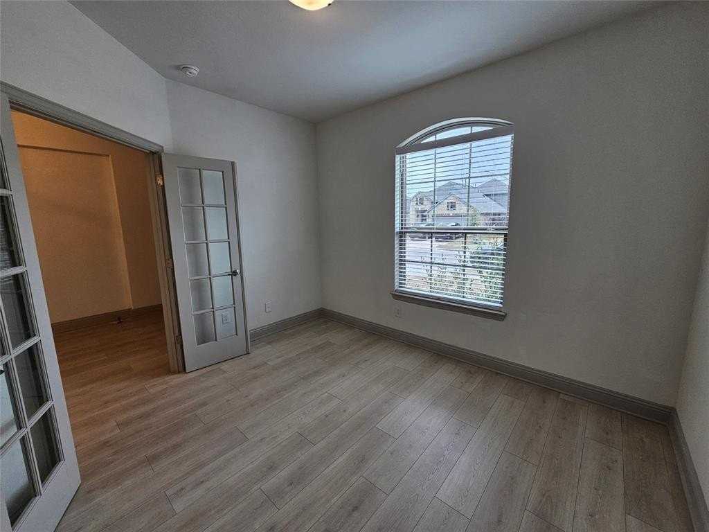 3216 Southampton Dr - Photo 4 of 38