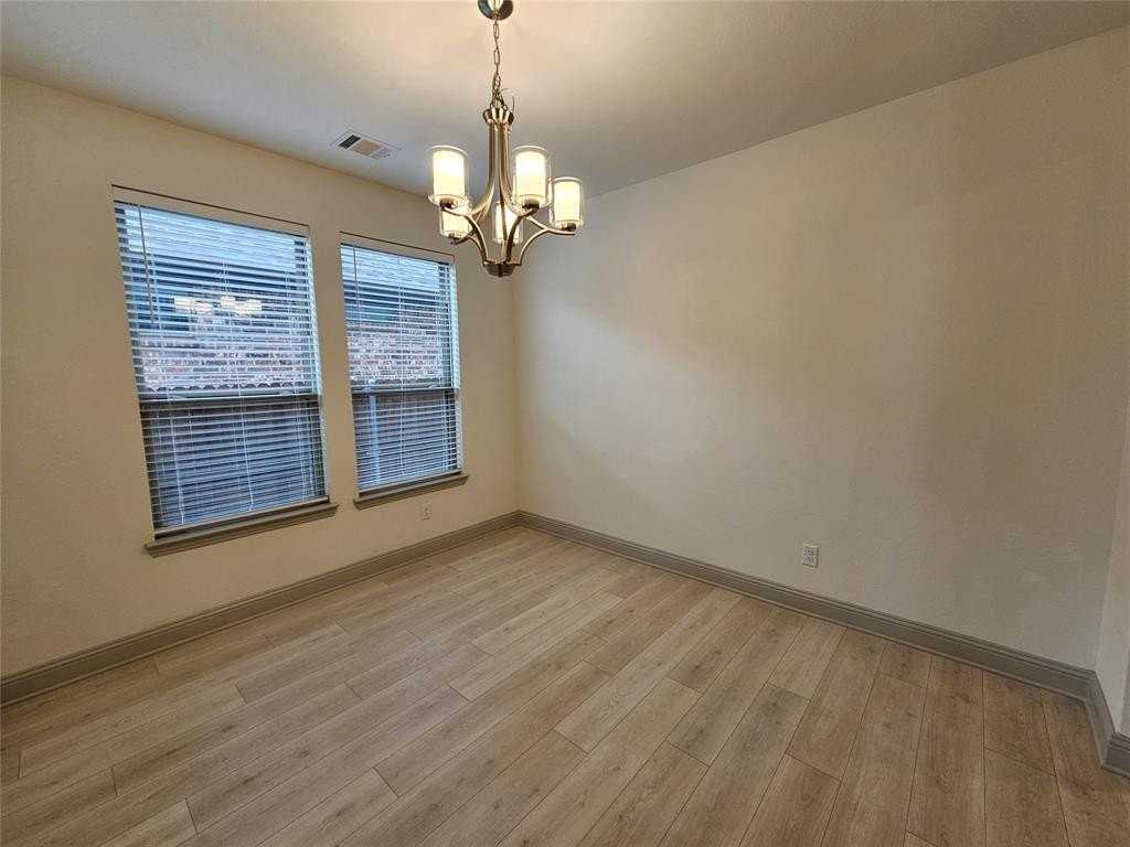 3216 Southampton Dr - Photo 5 of 38