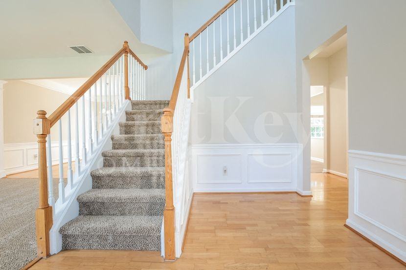 1562 Pondhaven Dr - Photo 3 of 15