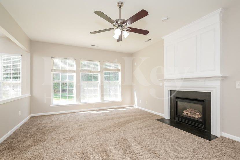 1562 Pondhaven Dr - Photo 5 of 15