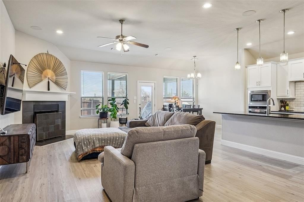 1304 Beach Dr - Photo 3 of 20