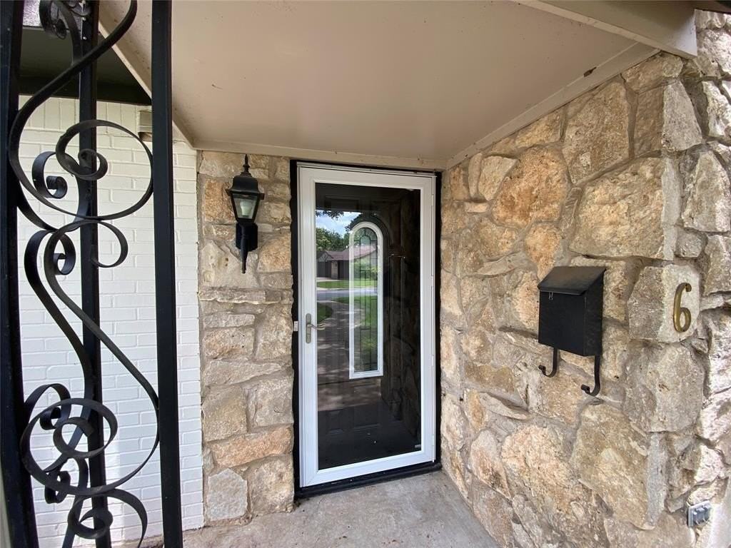 6 One Main Pl - Photo 2 of 28