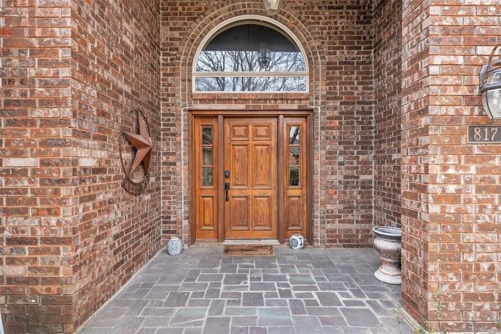 817 Turnberry Dr - Photo 2 of 40