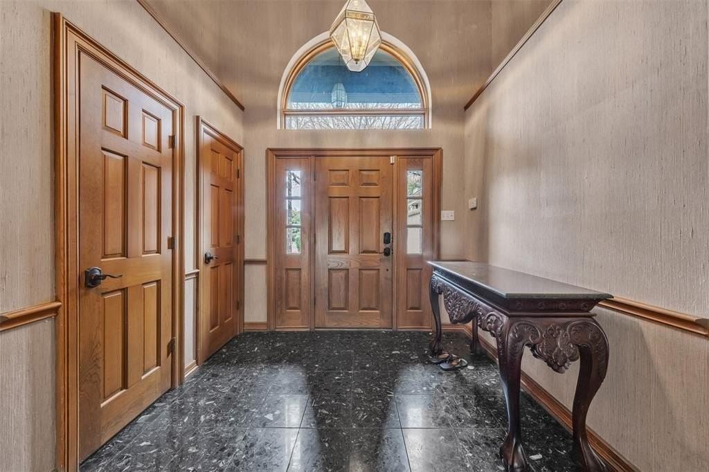 817 Turnberry Dr - Photo 3 of 40