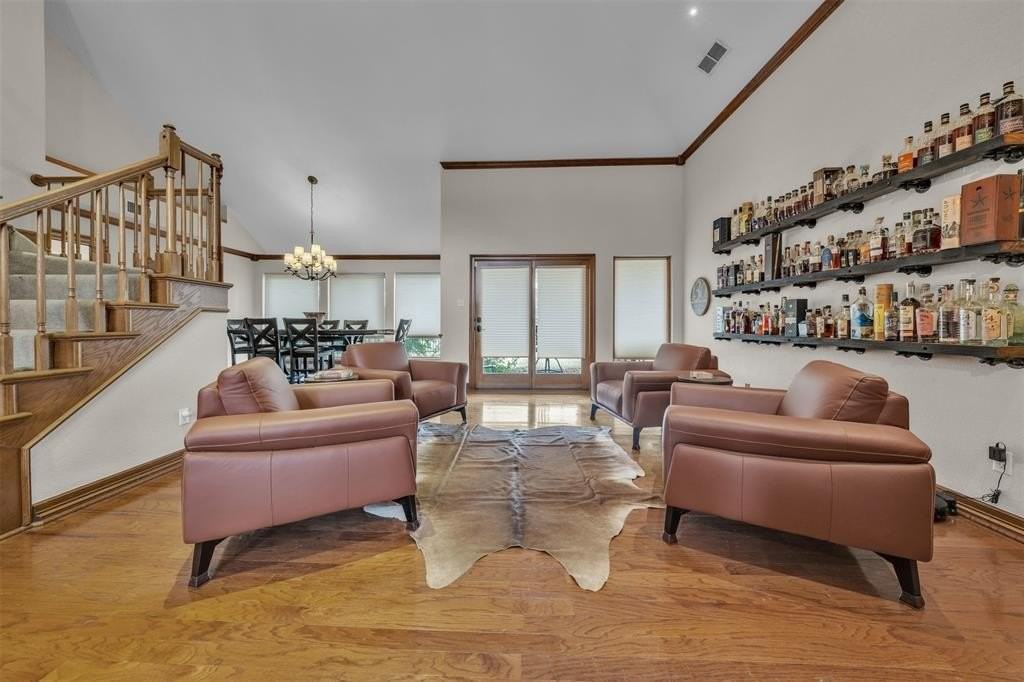 817 Turnberry Dr - Photo 5 of 40