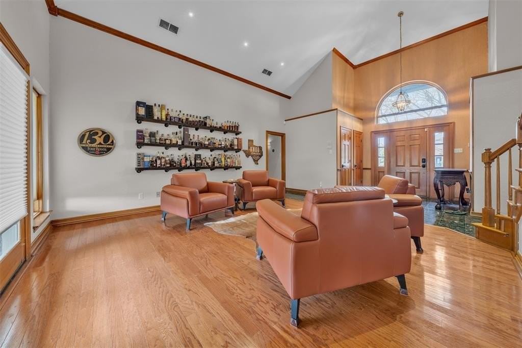 817 Turnberry Dr - Photo 6 of 40