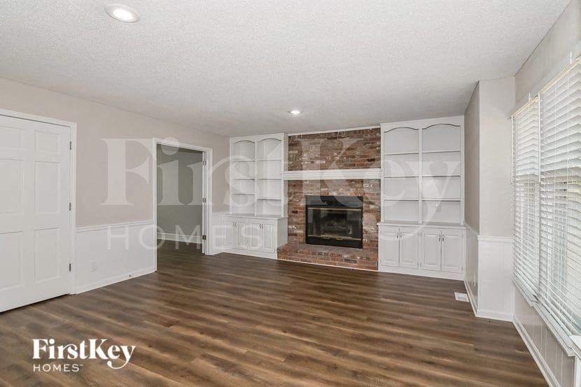 1432 E Sheridan Bridge Ln - Photo 3 of 15