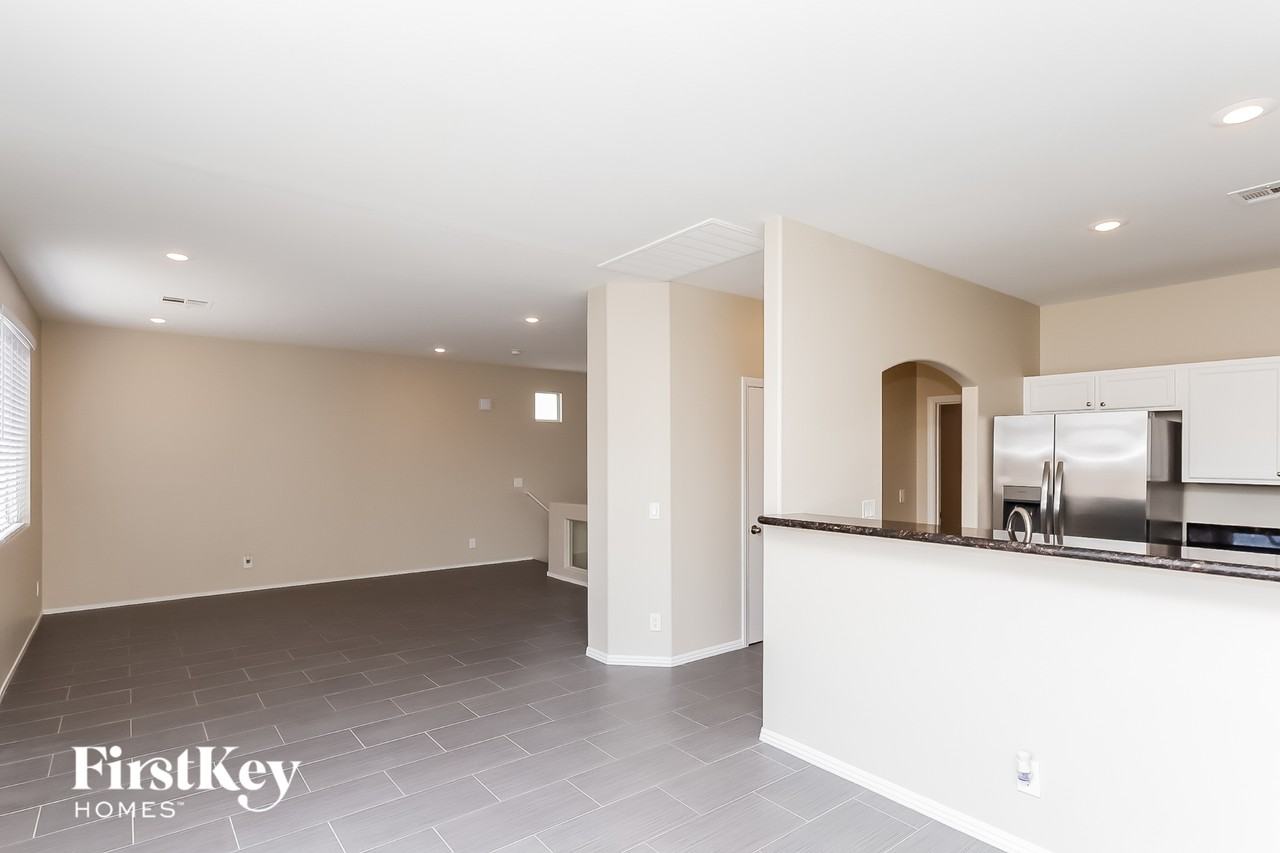 9964 Trailing Vine St - Photo 4 of 15