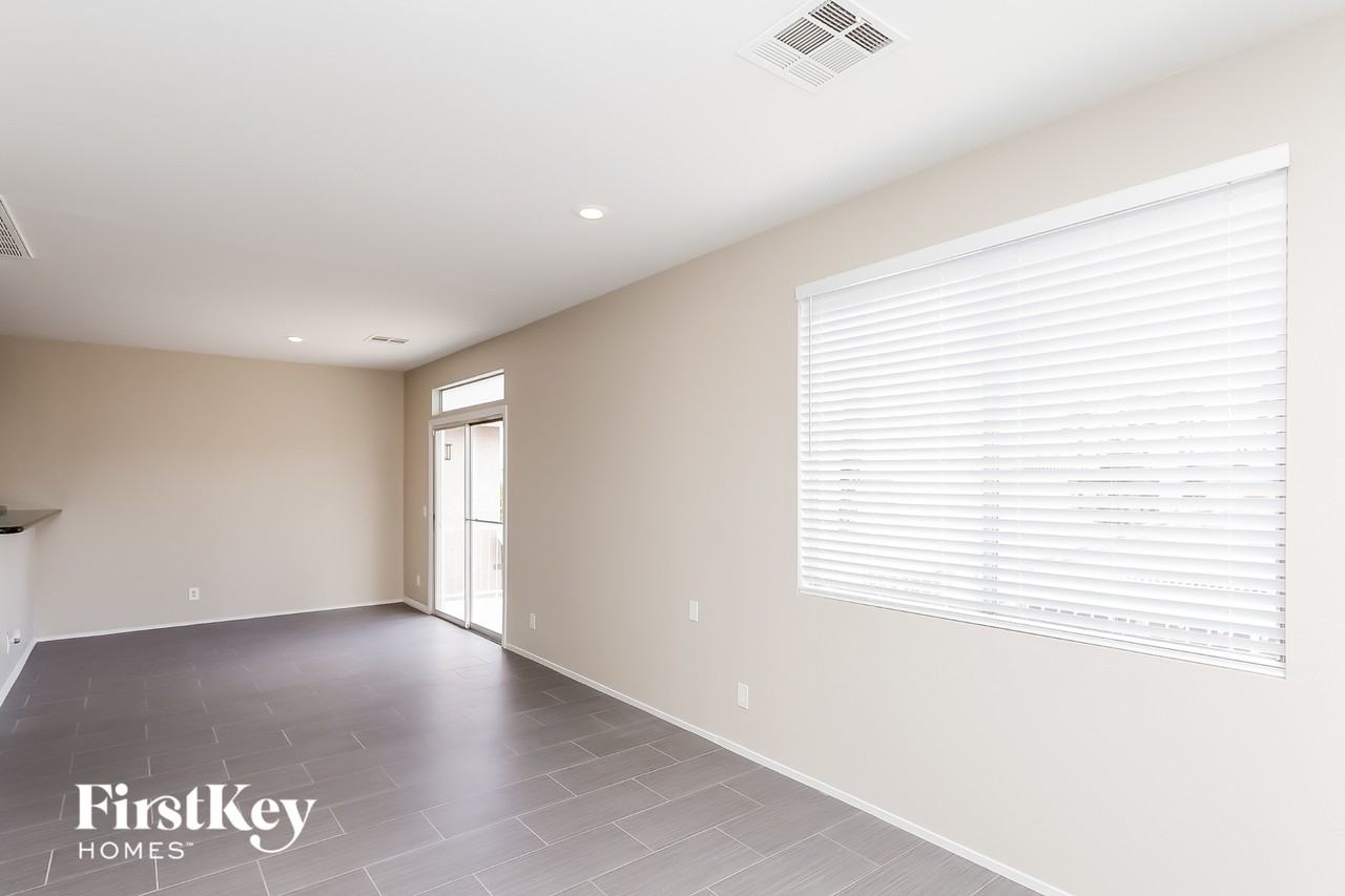 9964 Trailing Vine St - Photo 5 of 15