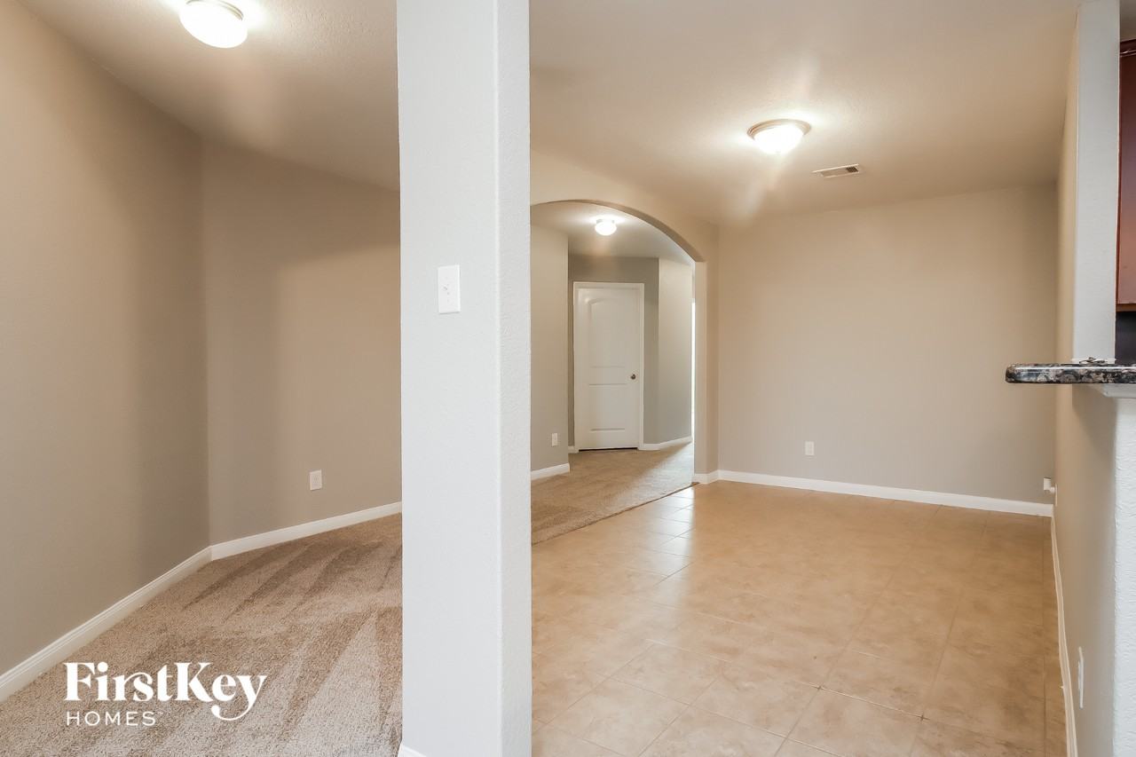 2321 Nautica Terrace Dr - Photo 4 of 15