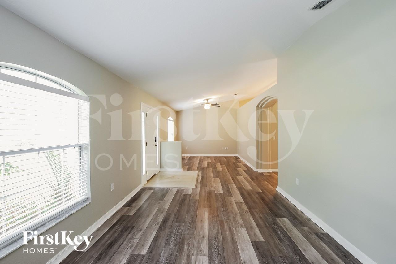 64 Ramblewood Dr - Photo 3 of 15