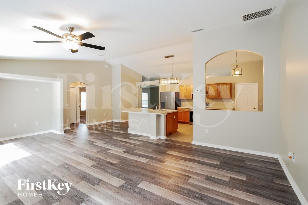 64 Ramblewood Dr - Photo 4 of 15