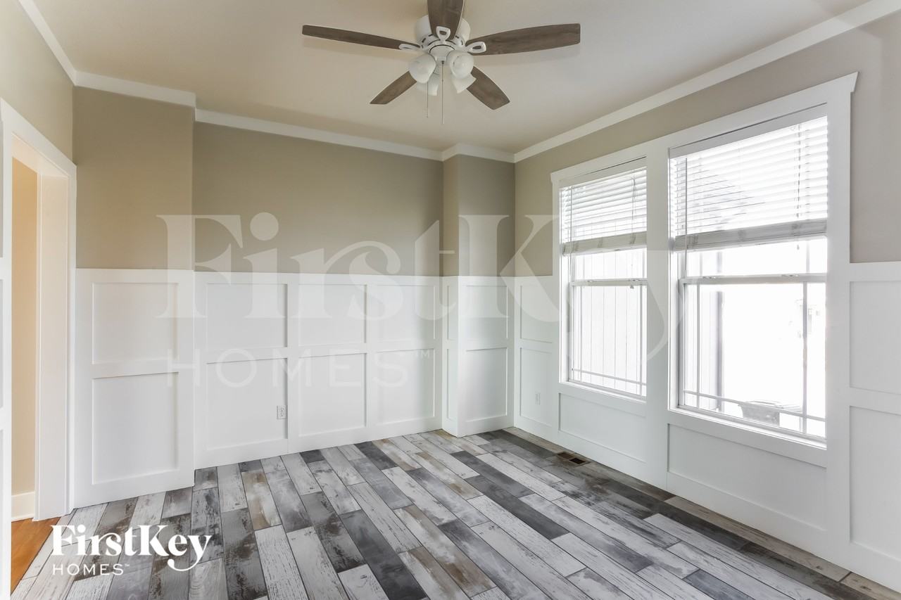 4520 N 108th St - Photo 5 of 15