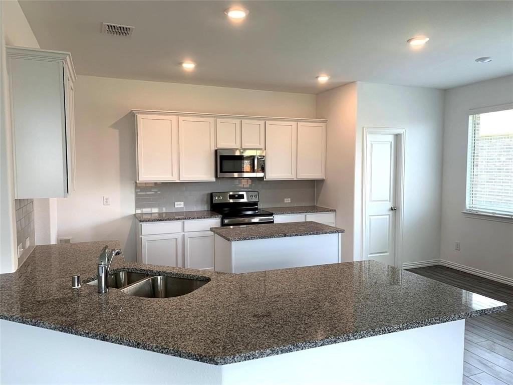 513 Peel St - Photo 4 of 28