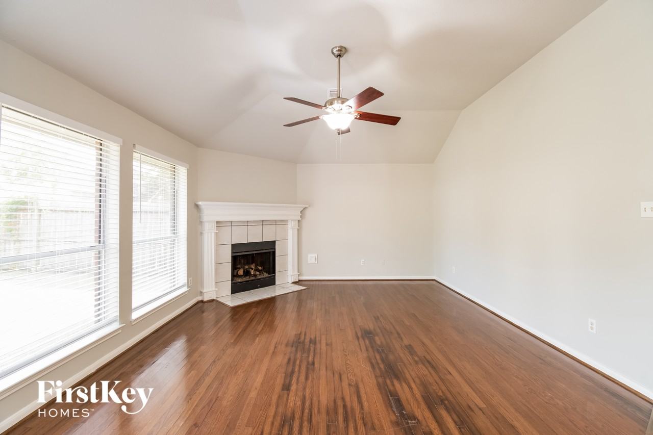 3111 Bay Spring Dr - Photo 2 of 15