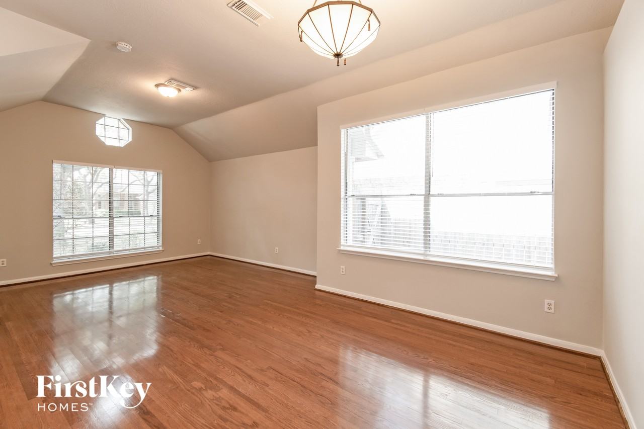 3111 Bay Spring Dr - Photo 4 of 15