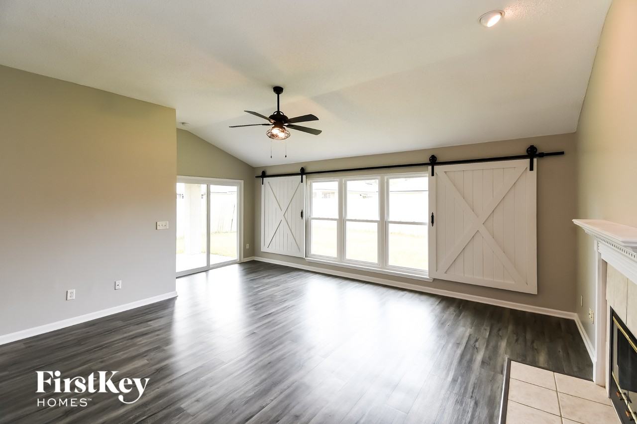 1845 Northglen Cir - Photo 3 of 15