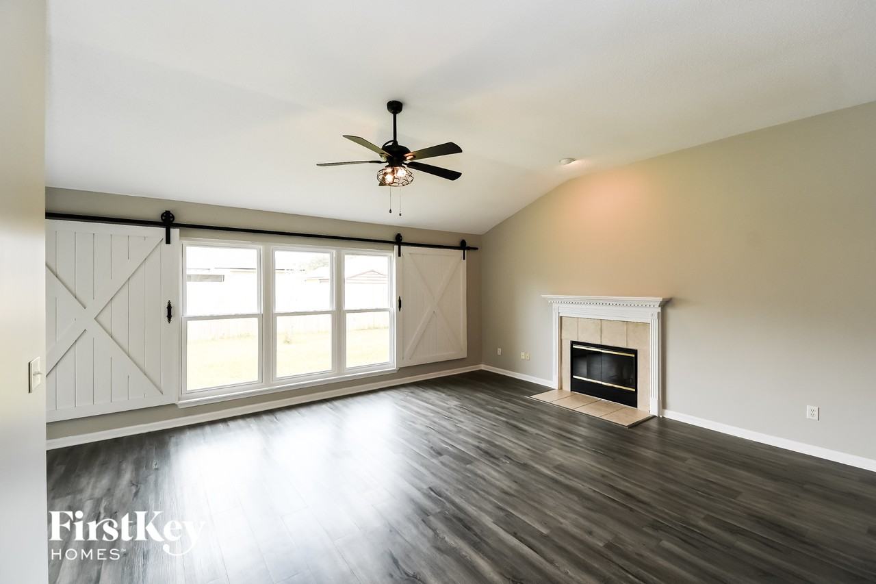 1845 Northglen Cir - Photo 4 of 15