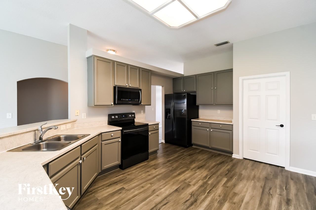 1845 Northglen Cir - Photo 6 of 15