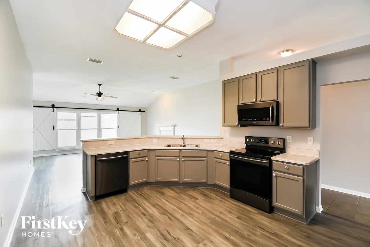 1845 Northglen Cir - Photo 7 of 15