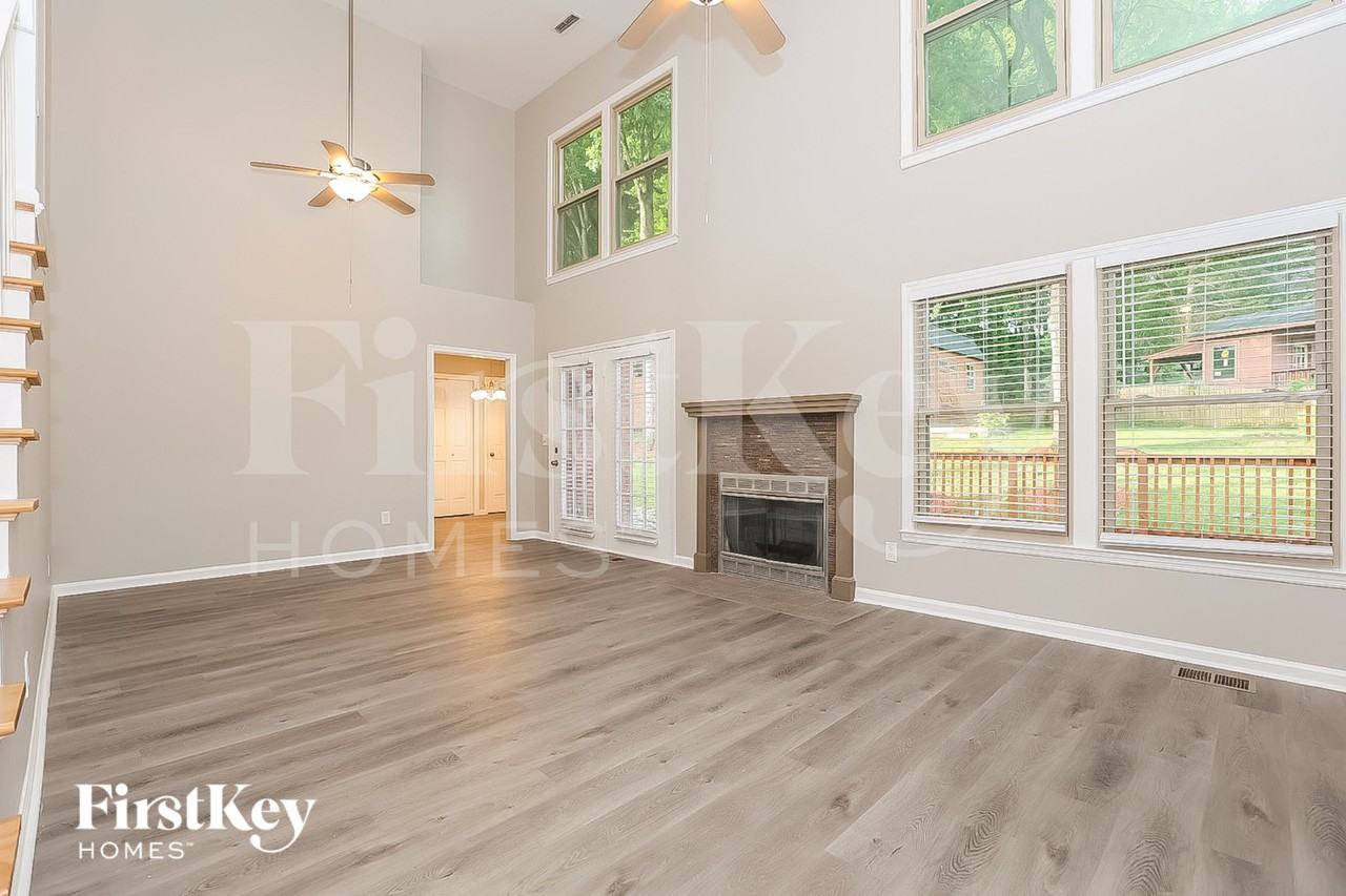 1045 Fitzpatrick Rd - Photo 2 of 15