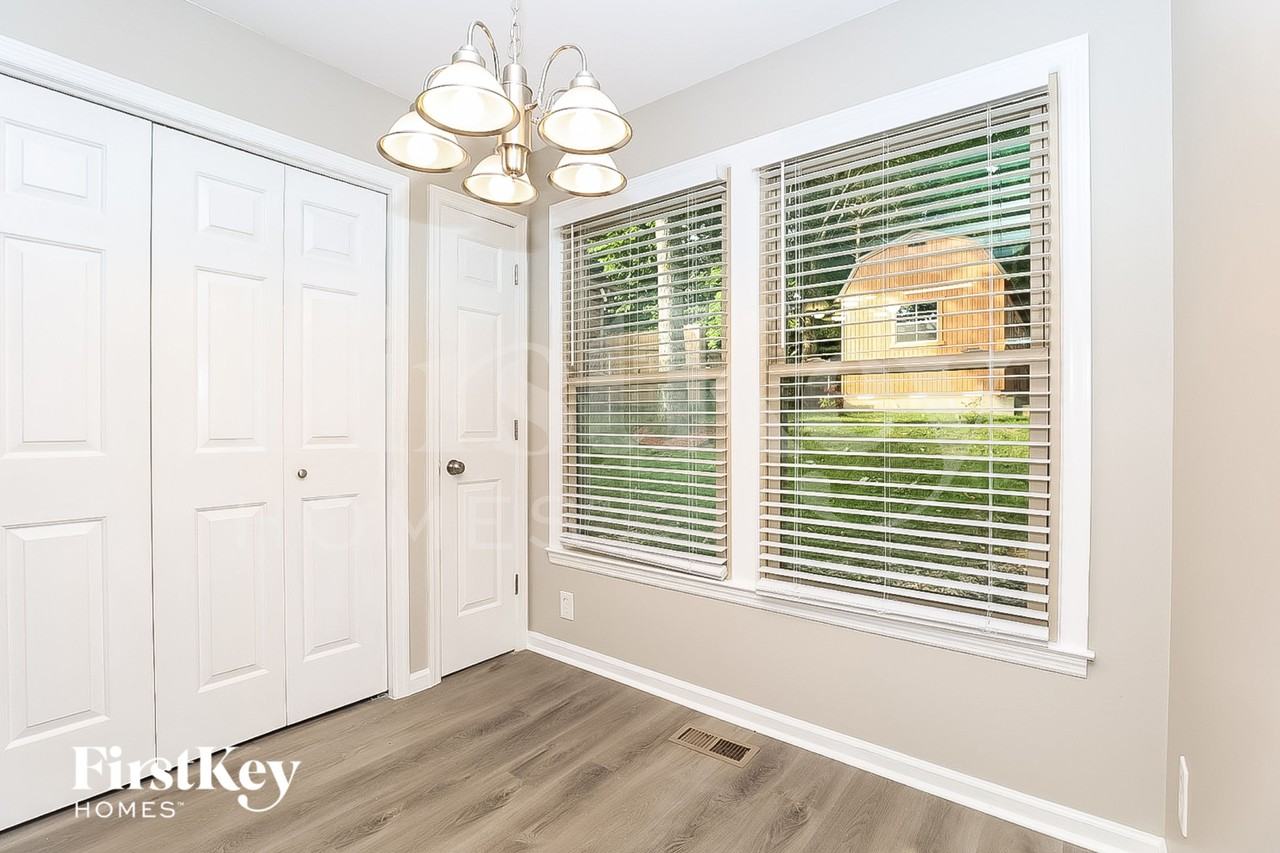 1045 Fitzpatrick Rd - Photo 4 of 15