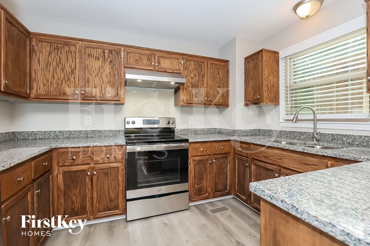 1045 Fitzpatrick Rd - Photo 5 of 15