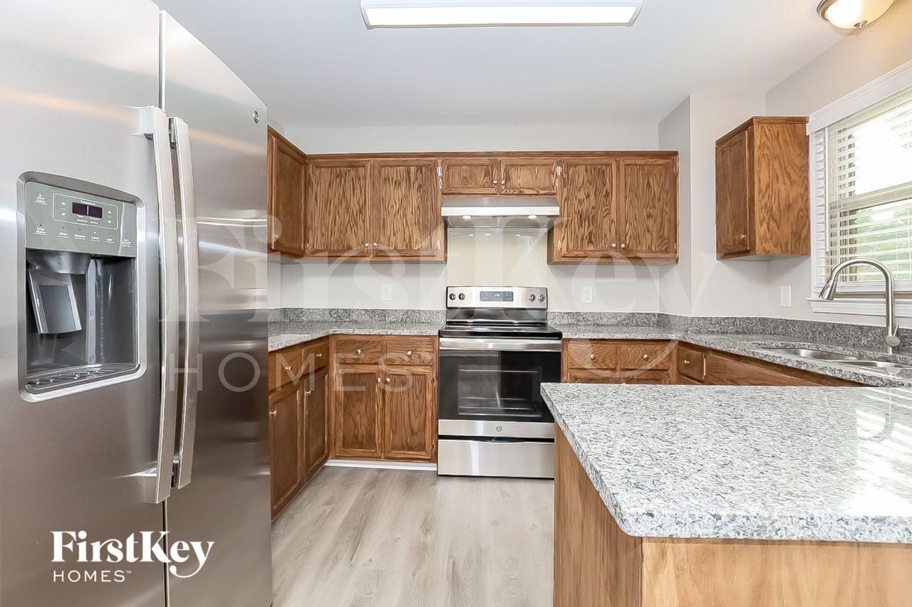 1045 Fitzpatrick Rd - Photo 6 of 15