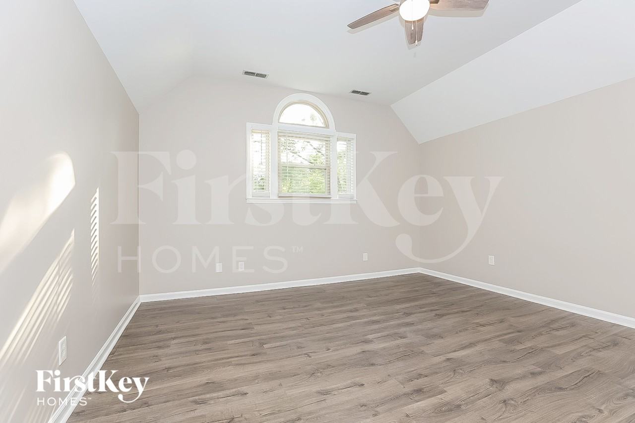 1045 Fitzpatrick Rd - Photo 7 of 15