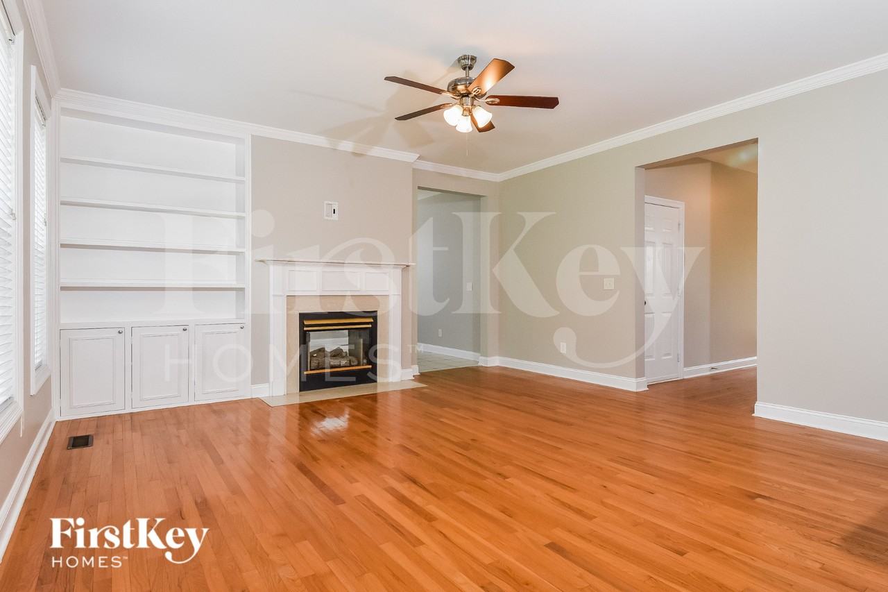 6383 Clubside Dr - Photo 4 of 15