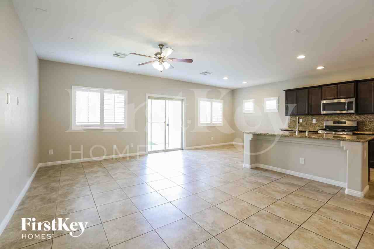 1134 Aubrey Springs Ave - Photo 3 of 16