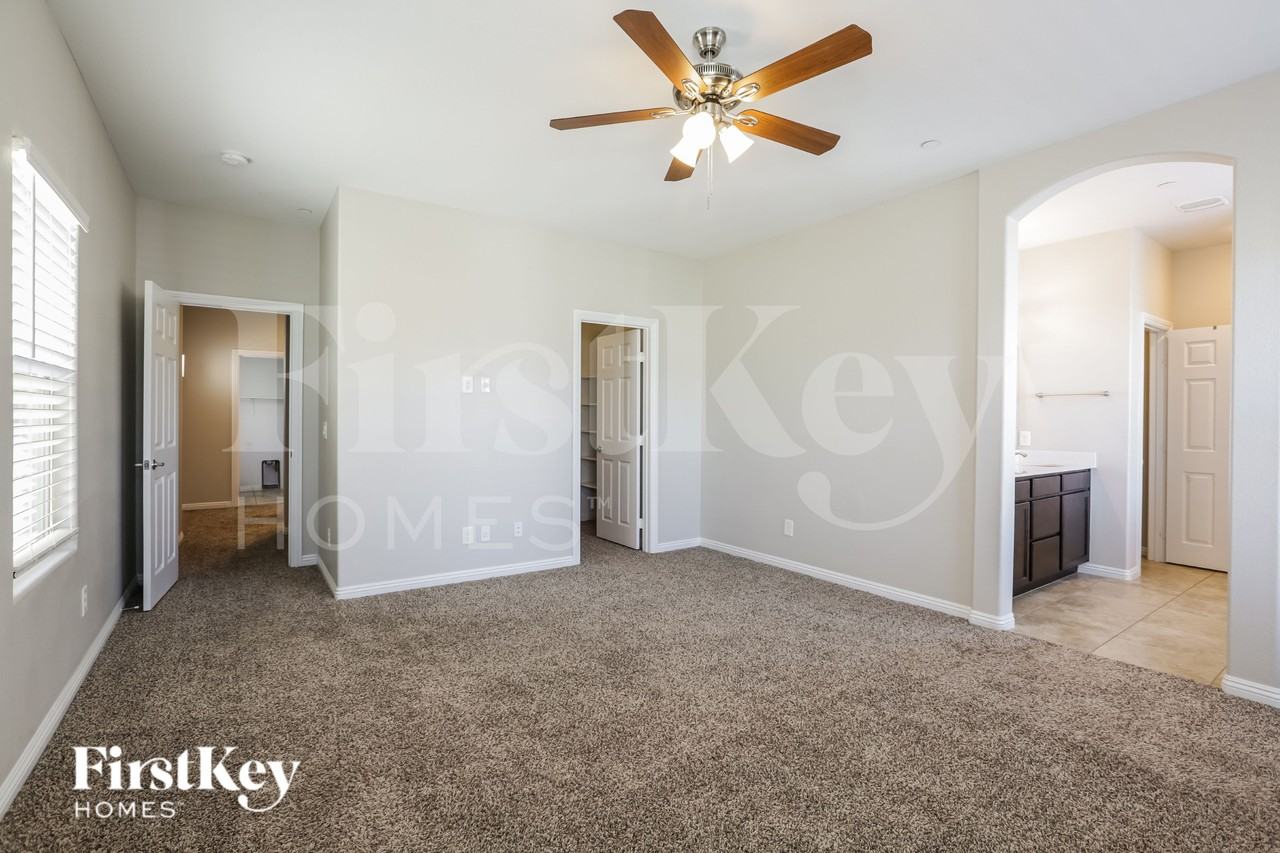 1134 Aubrey Springs Ave - Photo 7 of 16