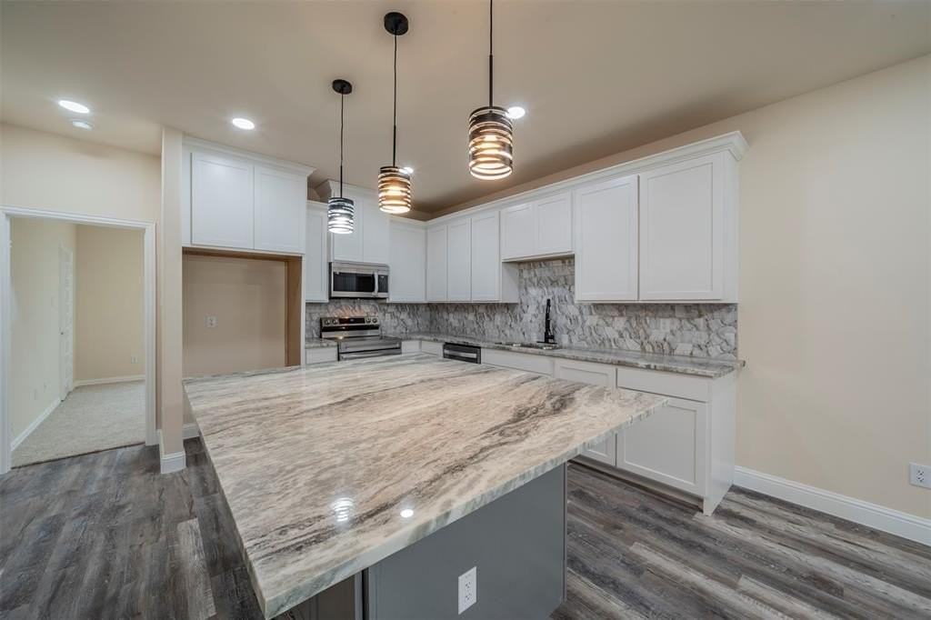 1605 Mignon Dr - Photo 6 of 14