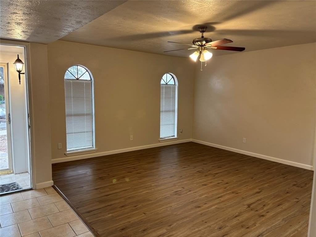 2813 Santa Monica Dr - Photo 3 of 17