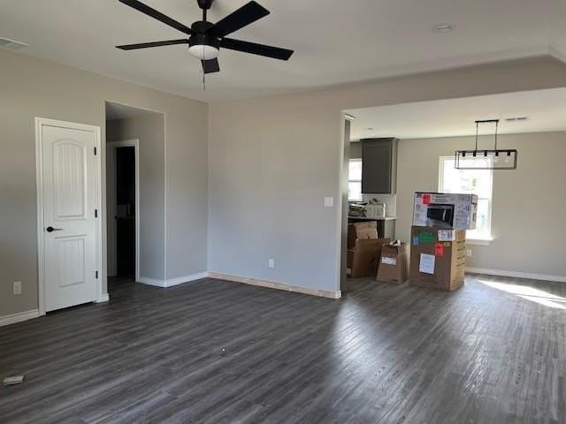 201 Pecan St - Photo 2 of 10