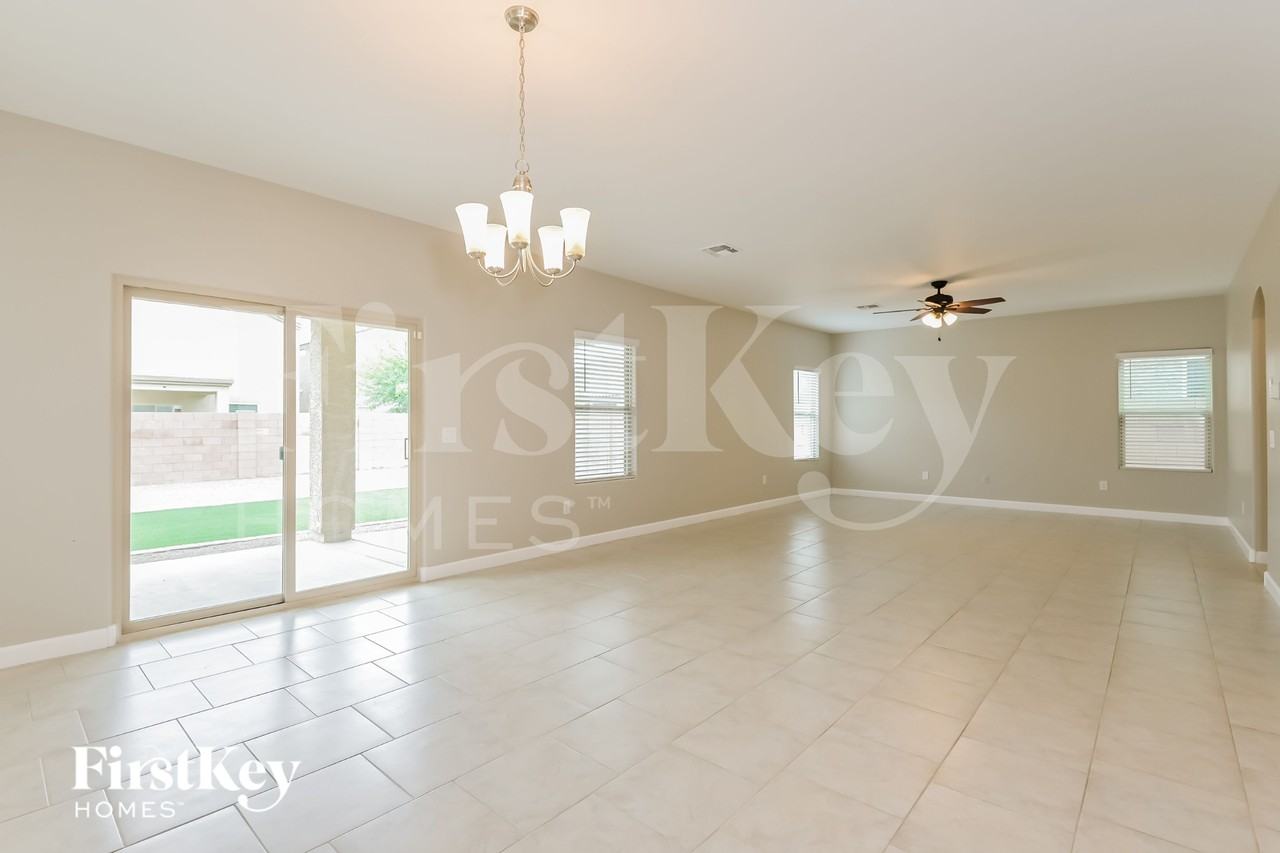 12095 E Becker Dr - Photo 4 of 15