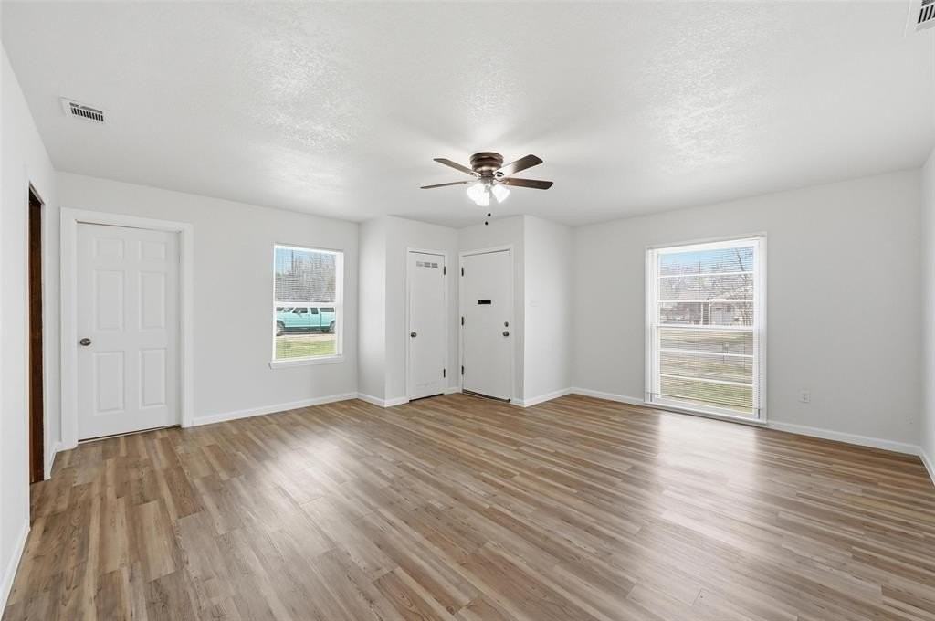 1010 Clarice St - Photo 4 of 18