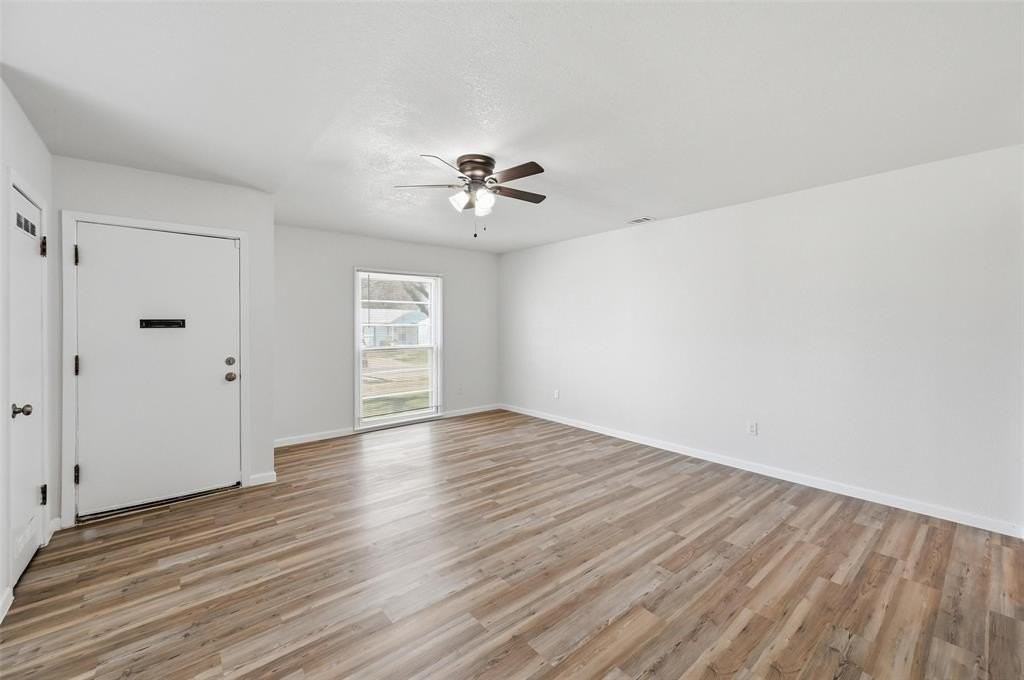 1010 Clarice St - Photo 5 of 18