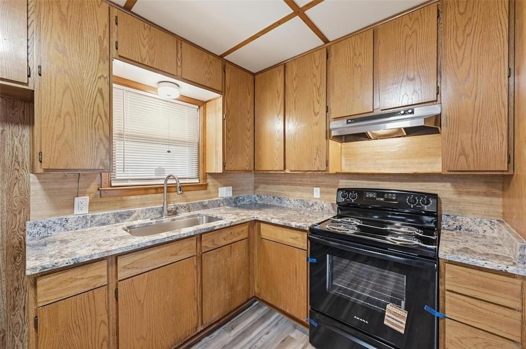 1010 Clarice St - Photo 7 of 18