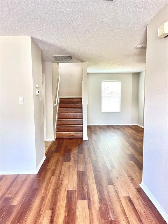 1435 Foxwood Ln - Photo 5 of 17