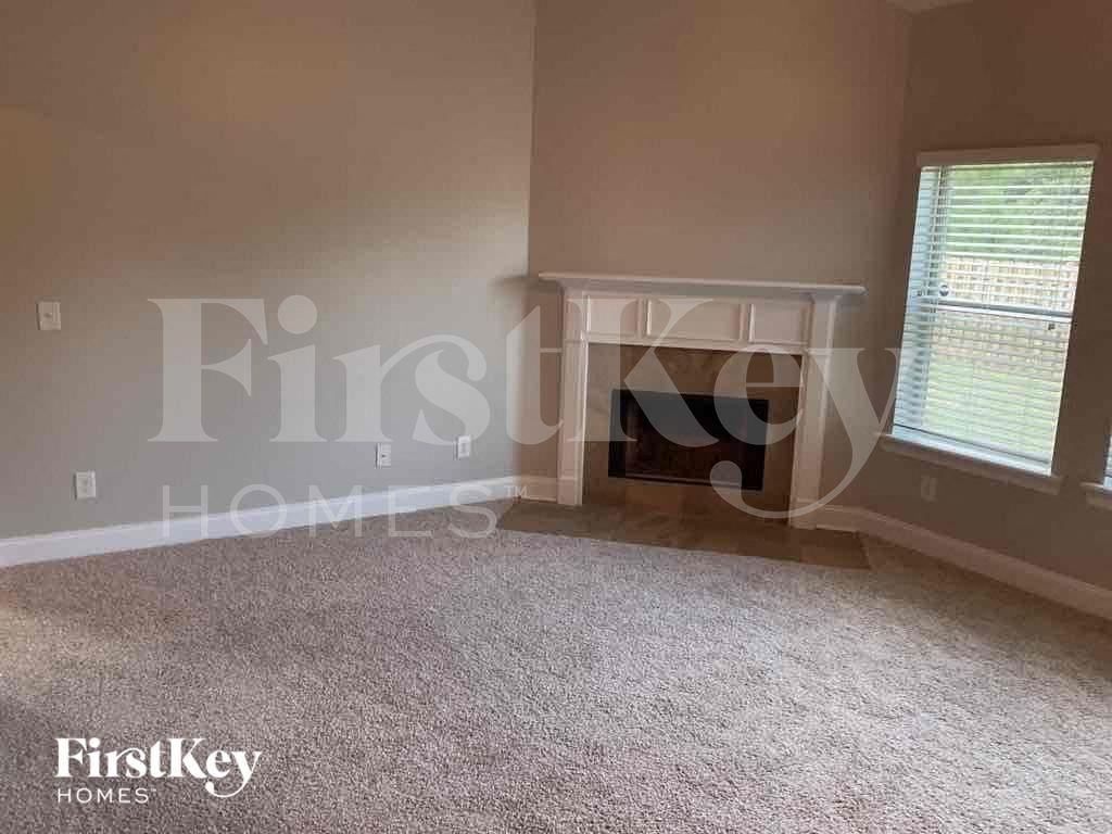 1076 Riviera Dr - Photo 3 of 11