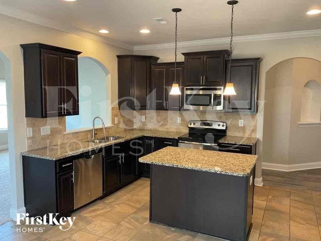 1076 Riviera Dr - Photo 6 of 11