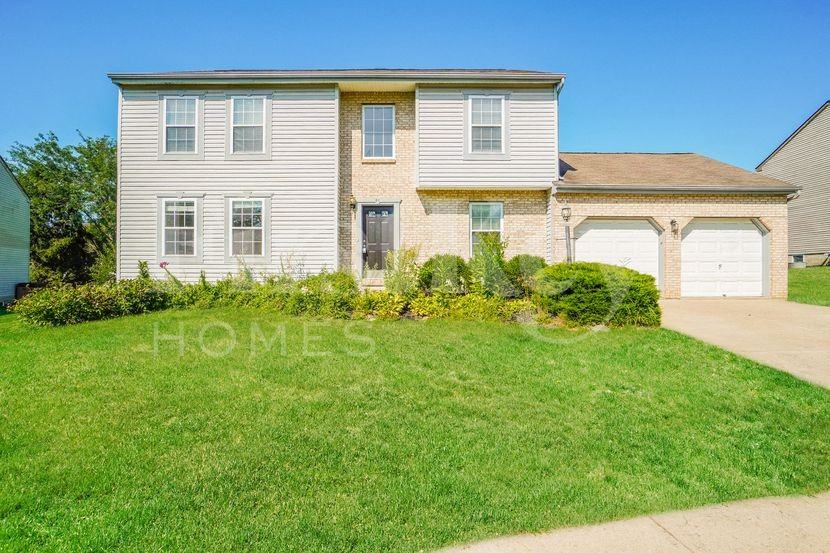 81 Roxbury Dr - Photo 2 of 16