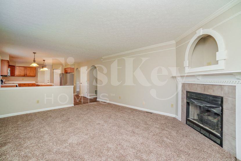 81 Roxbury Dr - Photo 4 of 16