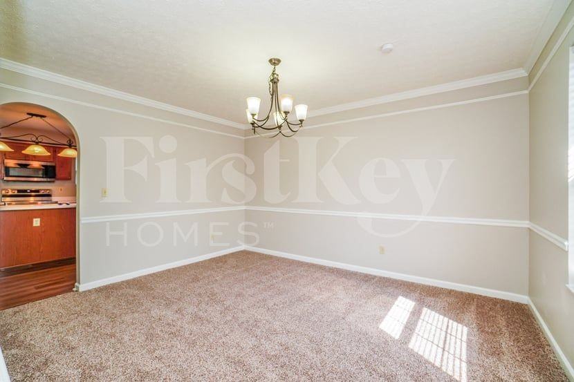 81 Roxbury Dr - Photo 5 of 16