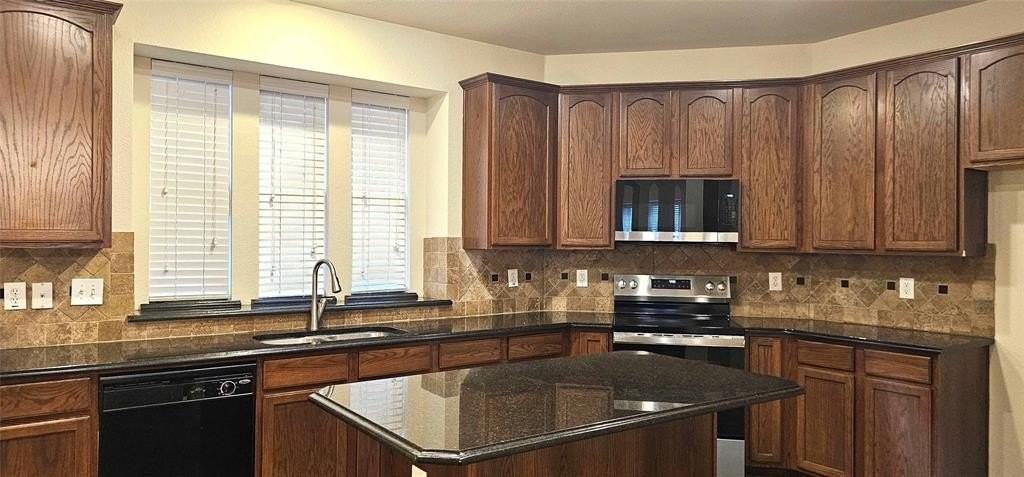 1117 Caudle Ln - Photo 5 of 16