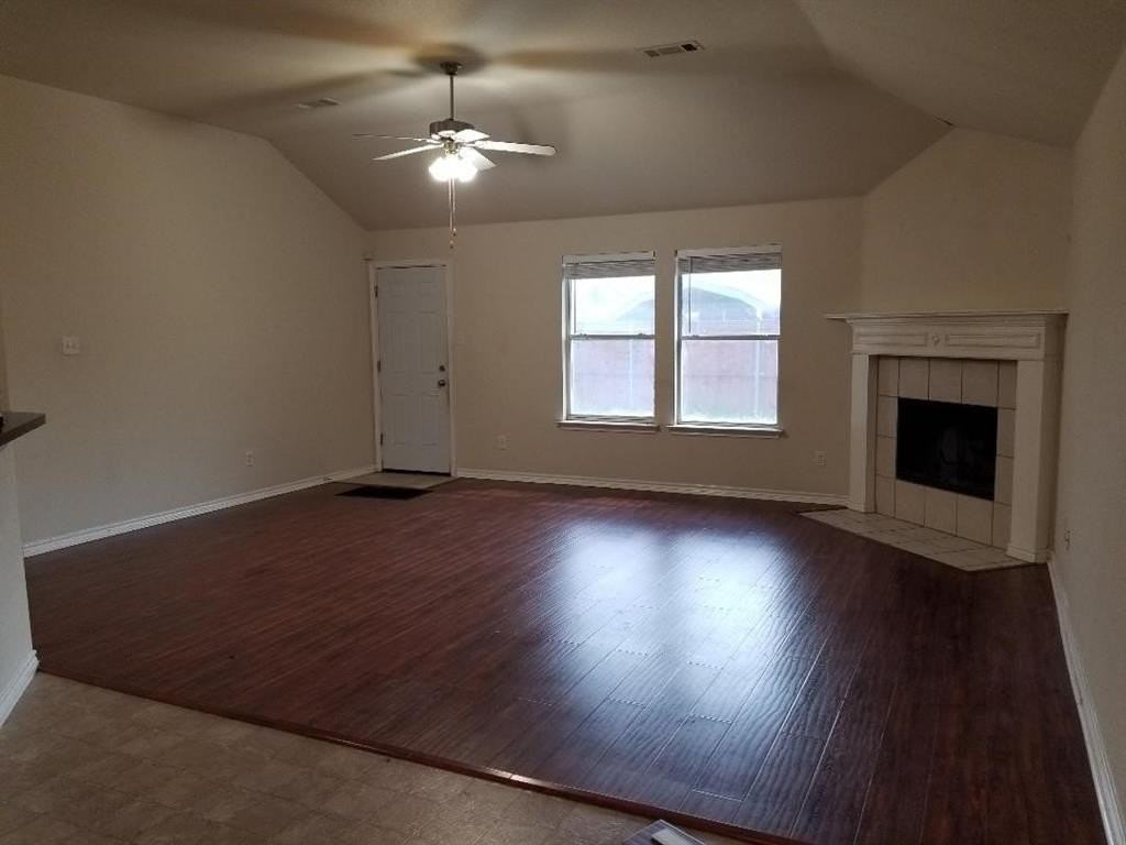 4704 Fox Meadows Ln - Photo 2 of 7