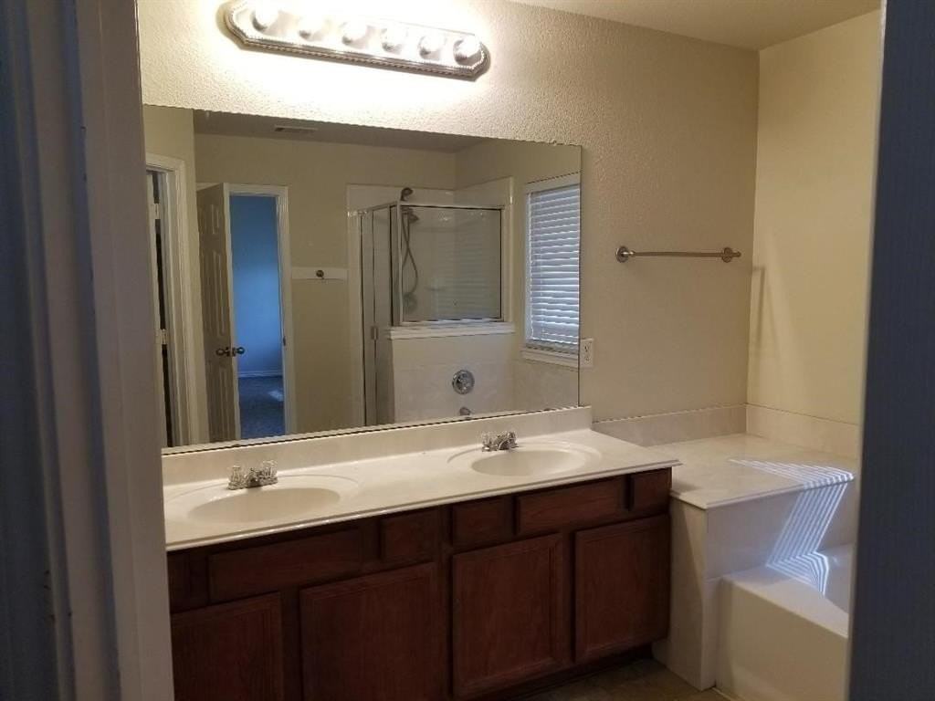 4704 Fox Meadows Ln - Photo 6 of 7